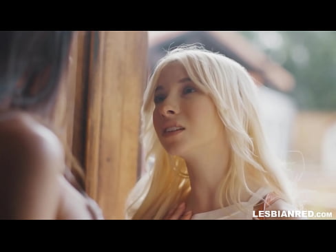 ❤️ Djevojka dolazi kući nekoliko mjeseci kasnije i na kraju jede mačkicu svoje maćehe ❤️❌ Prekrasni porno kod nas ❌️❤